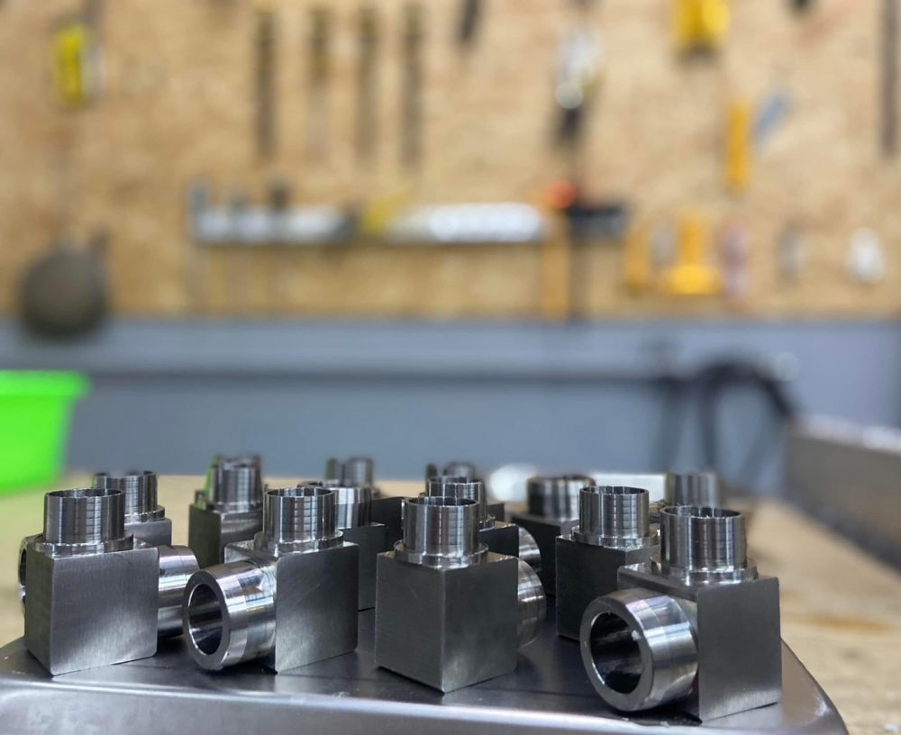Cnc 數控自動铣床加工零件1.jpg Cnc 數控自動铣床加工零件1.jpg